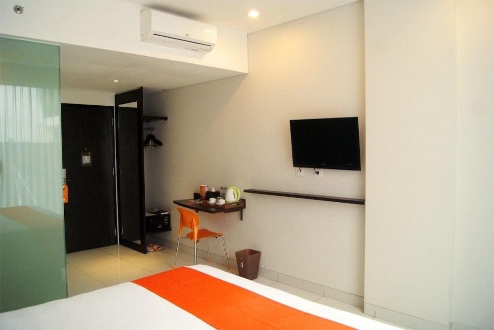 V Hotel and Residence photo 2