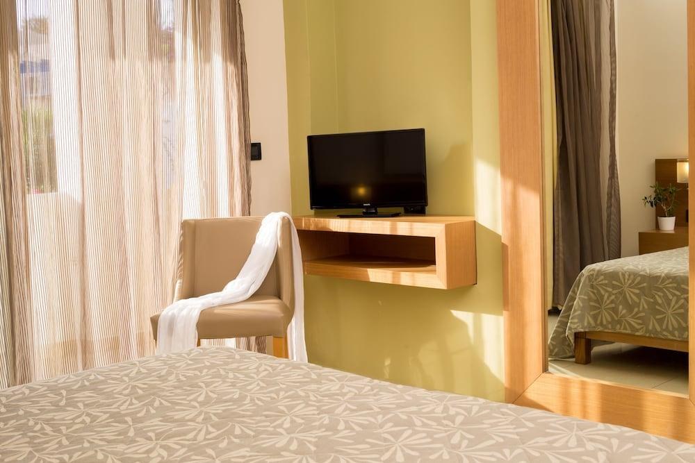 Atlantica Amalthia Beach Hotel photo 2