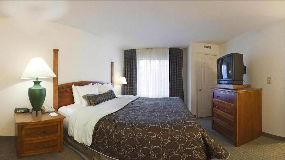 STAYBRIDGE SUITES AUSTIN ARBORETUM photo 3
