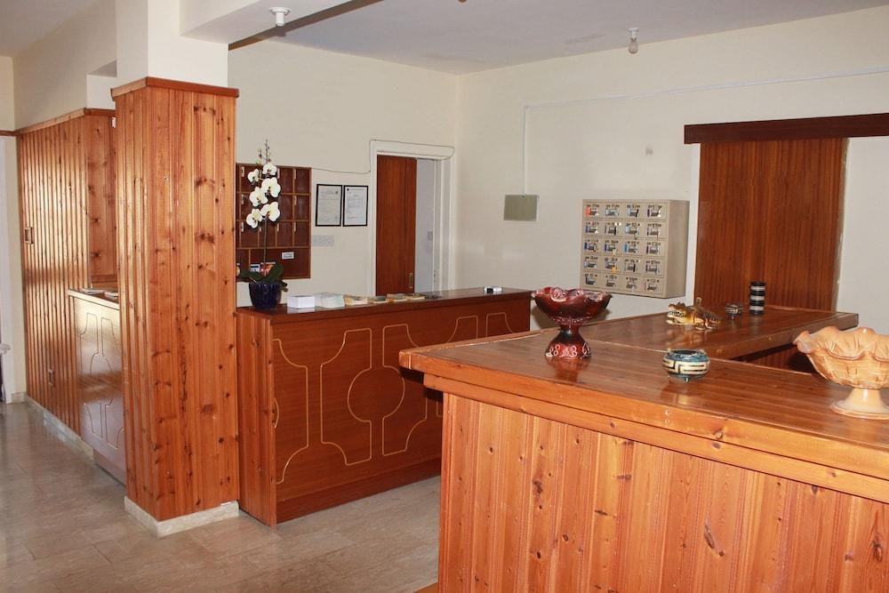 FLOREA HOTEL APARTMENTS photo 2