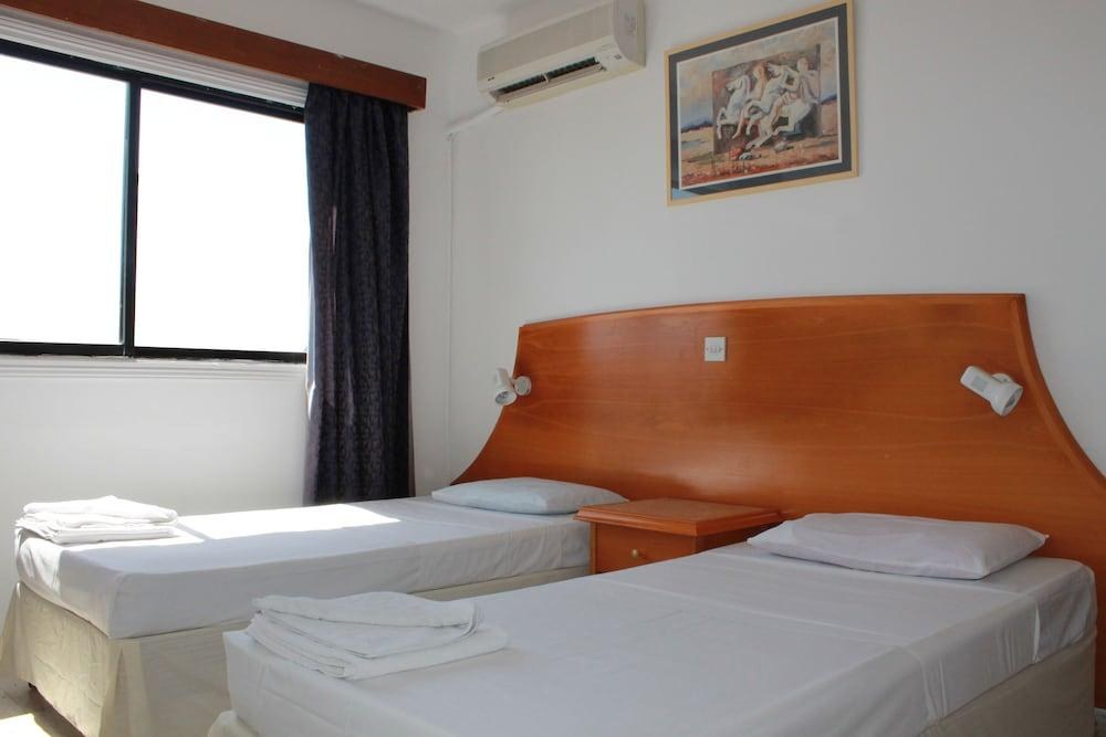 FLOREA HOTEL APARTMENTS photo 3