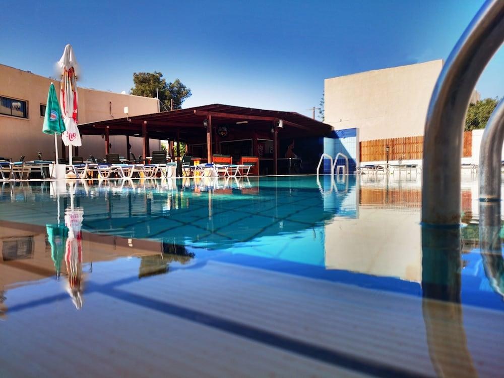 FLOREA HOTEL APARTMENTS photo 4
