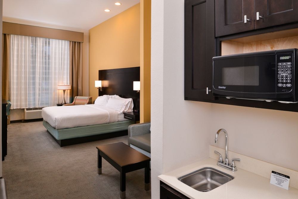 HOLIDAY INN EXPRESS & SUITES AUSTIN SOUTH photo 1