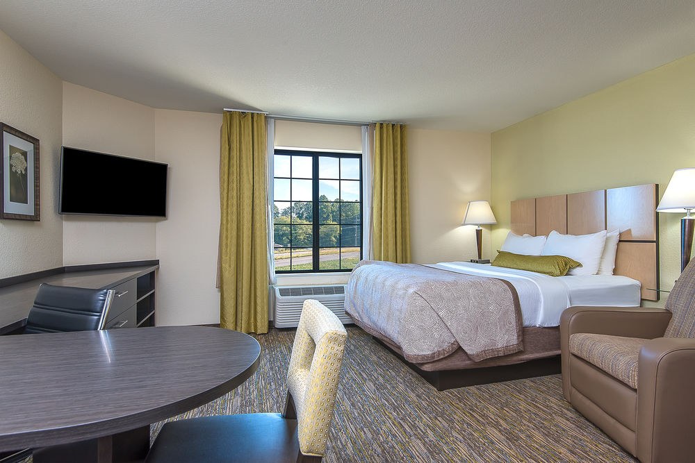 CANDLEWOOD SUITES BLOOMINGTON
