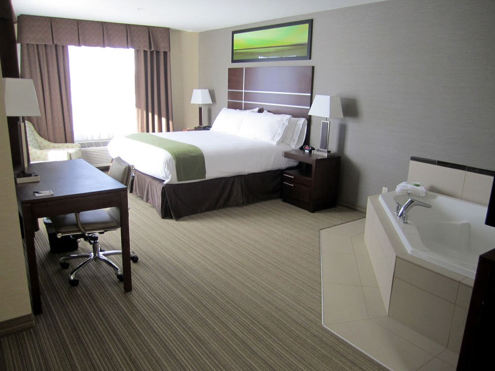 HOLIDAY INN EXPRESS GOLDEN-KICKING HORSE