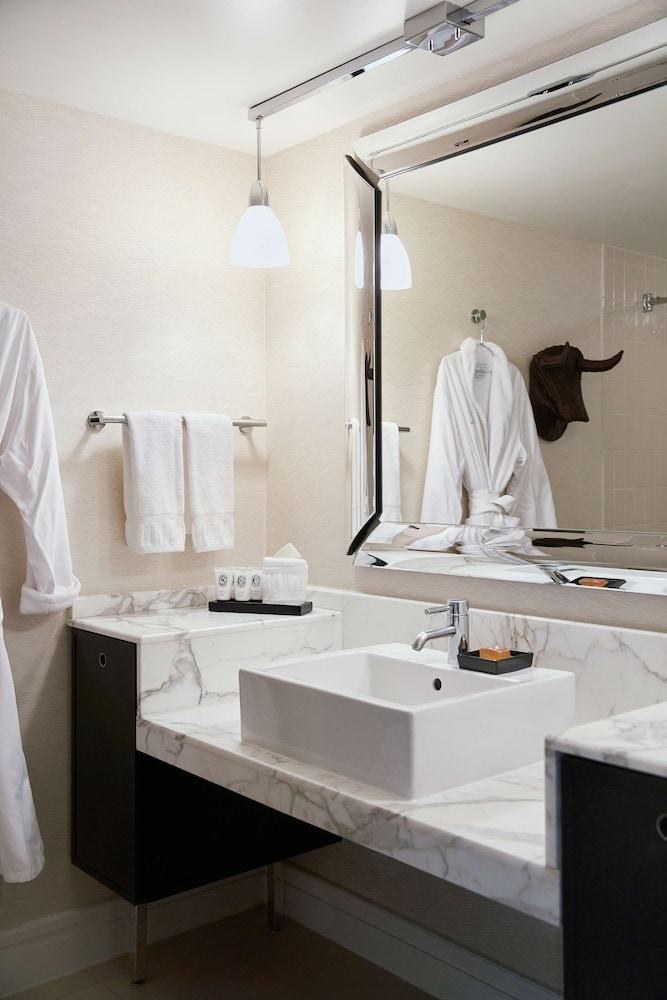 The Highland Dallas, Curio Collection by Hilton photo 4