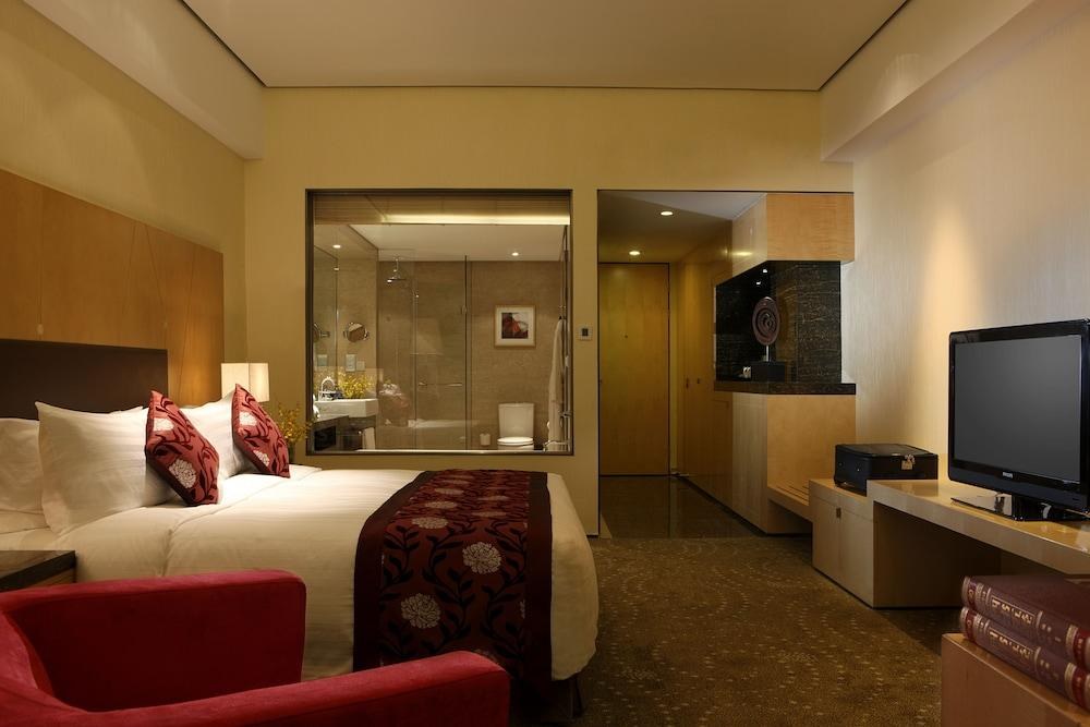 CROWNE PLAZA BINHAI photo 2