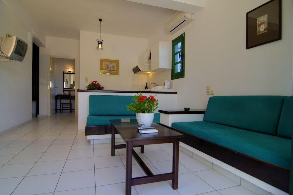 SIRIUS APARTMENTS photo 2