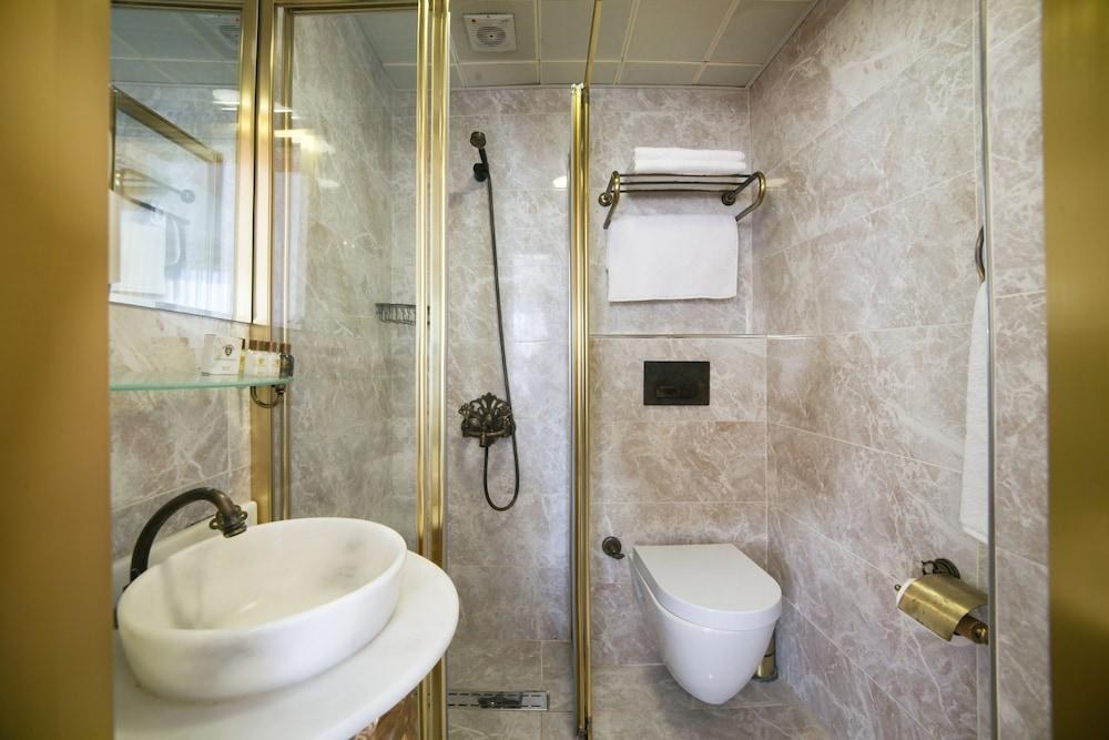 WHITE MONARCH HOTEL photo 2