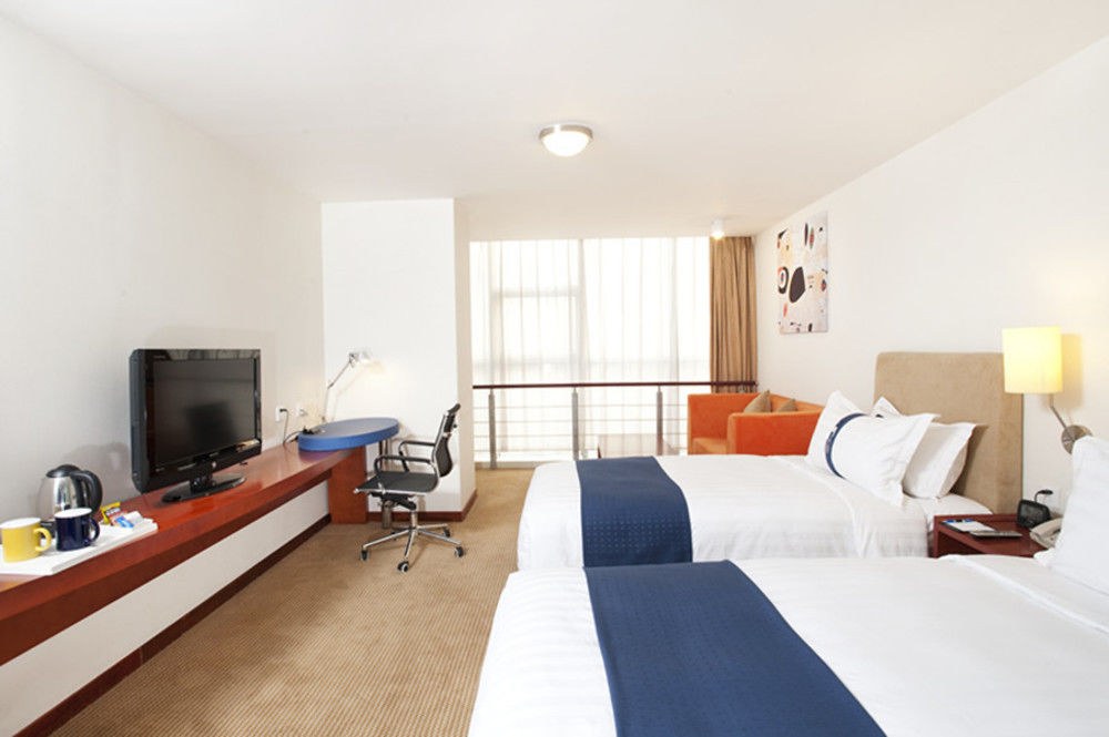 HOLIDAY INN EXPRESS DONGLI photo 1