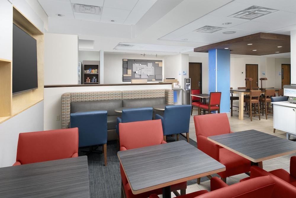 HOLIDAY INN EXPRESS SAN ANTONIO N-RIVERWALK AREA photo 2