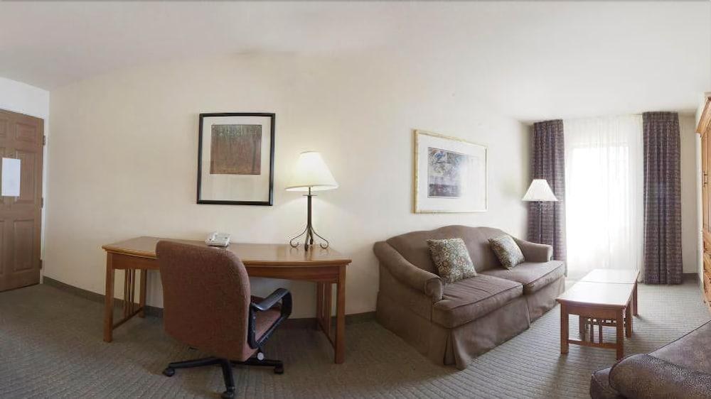 STAYBRIDGE SUITES NW MEDICAL CENTER photo 2