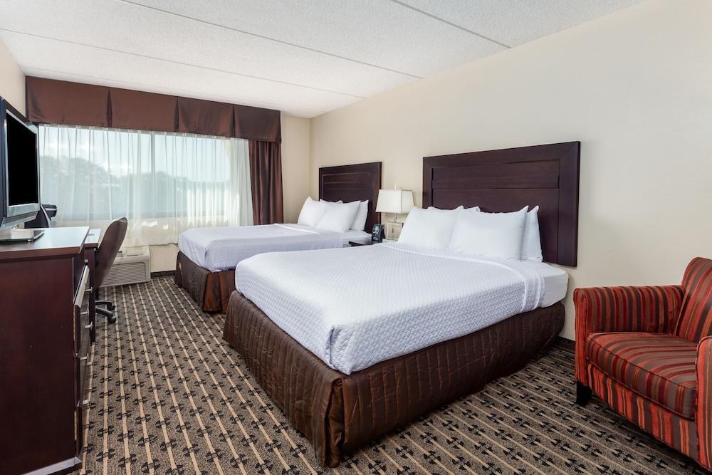 CROWNE PLAZA MILWAUKEE SOUTH photo 2