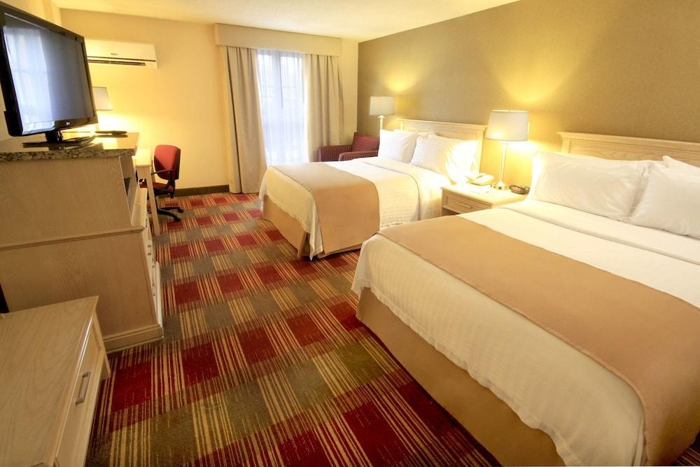 HOLIDAY INN MONCLOVA photo 3
