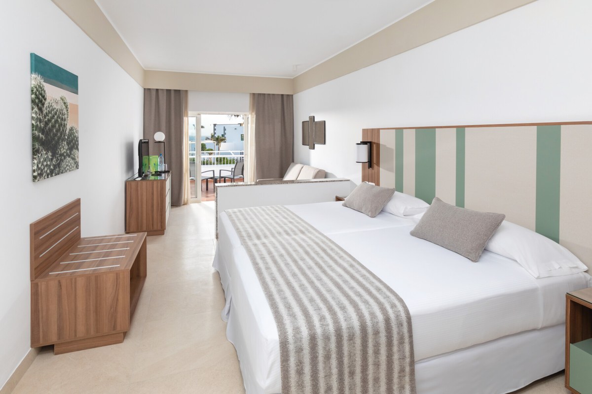 HOTEL RIU PARAISO LANZAROTE photo 2