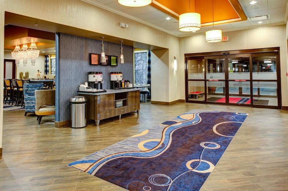 Hampton Inn & Suites Columbus photo 2