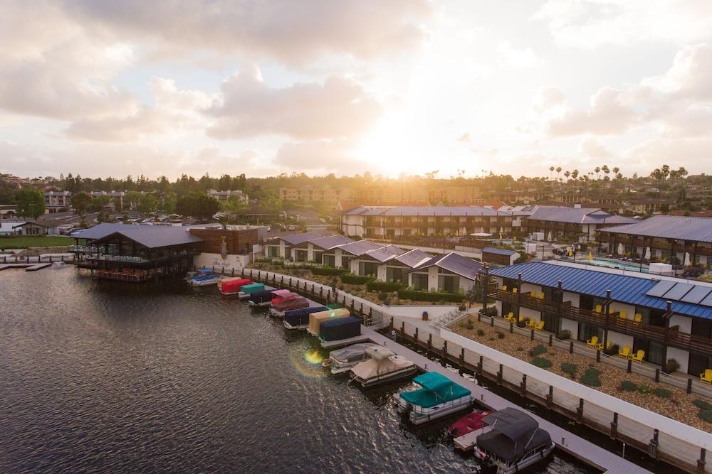 LAKEHOUSE HOTEL AND RESORT photo 4