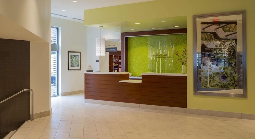 Hilton Garden Inn Alexandria Old Town National Harbor photo 3