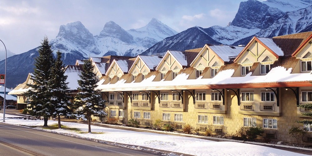 RAMADA INN & SUITES CANMORE