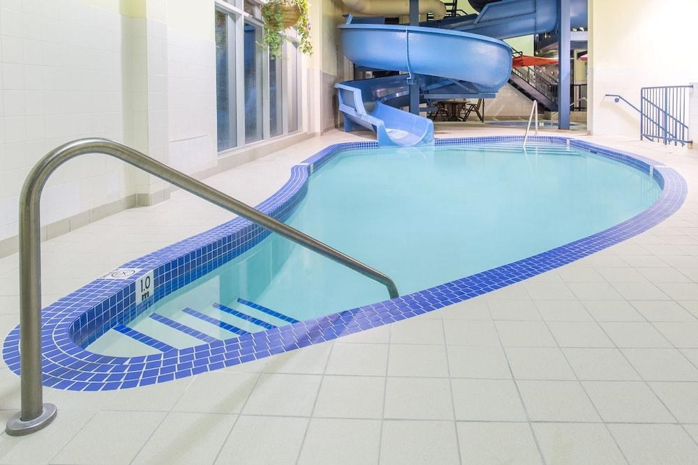 RAMADA INN & SUITES CANMORE photo 4