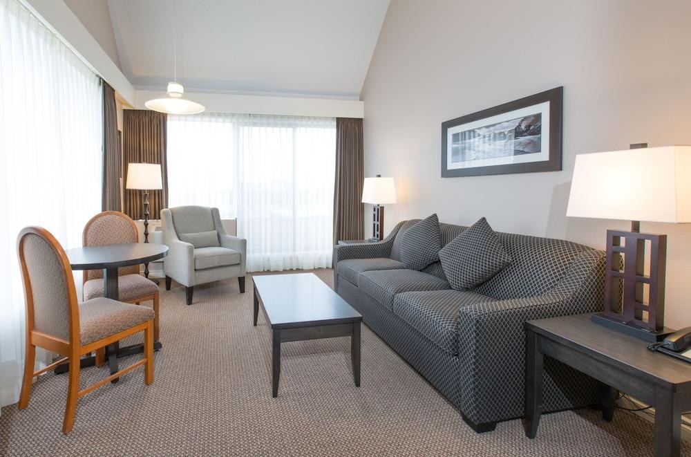 THE EMBASSY INN photo 4
