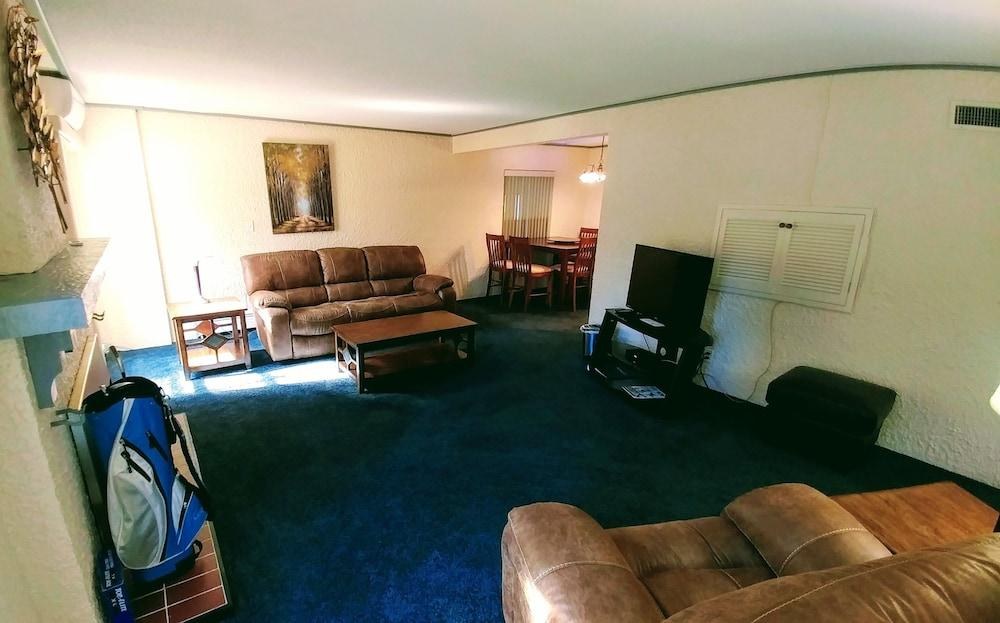 Divya Sutra Plaza and Conference Centre, Vernon, BC photo 2
