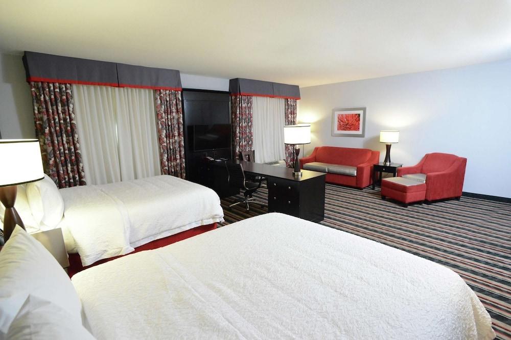 Hampton Inn & Suites Albany At Albany Mall photo 2