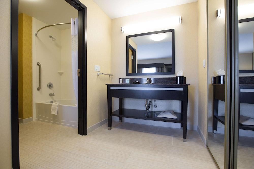 Hampton Inn & Suites Toledo/Westgate photo 3