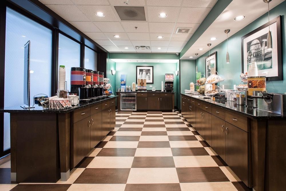 Hampton Inn & Suites Toledo/Westgate photo 4