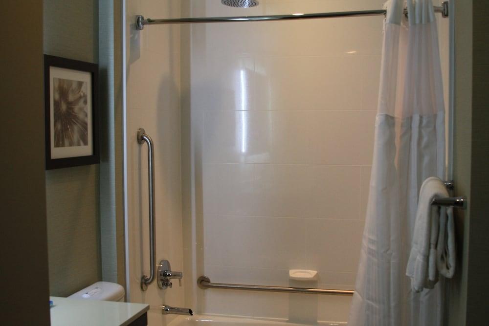 The Hollis Halifax - a DoubleTree Suites by Hilton photo 4