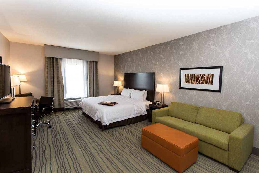 Hampton Inn by Hilton Lloydminster photo 1