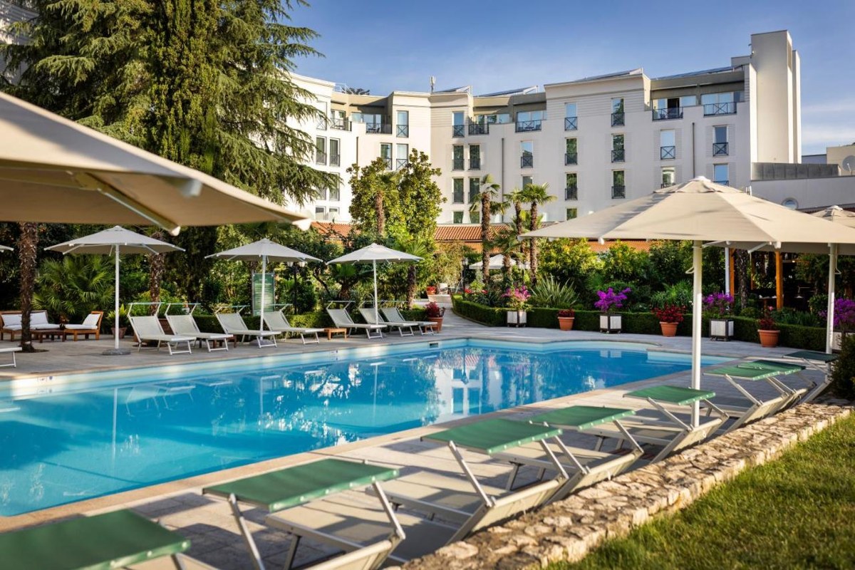 ROGNER HOTEL TIRANA