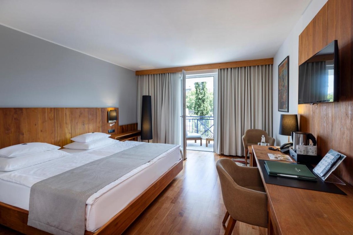 ROGNER HOTEL TIRANA photo 2