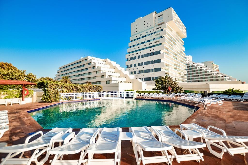 PARK ROYAL BEACH CANCUN