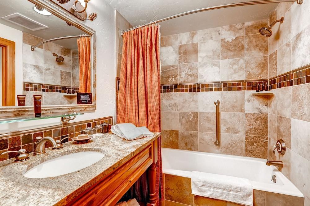 THE PINES LODGE AT BEAVER CREEK photo 2