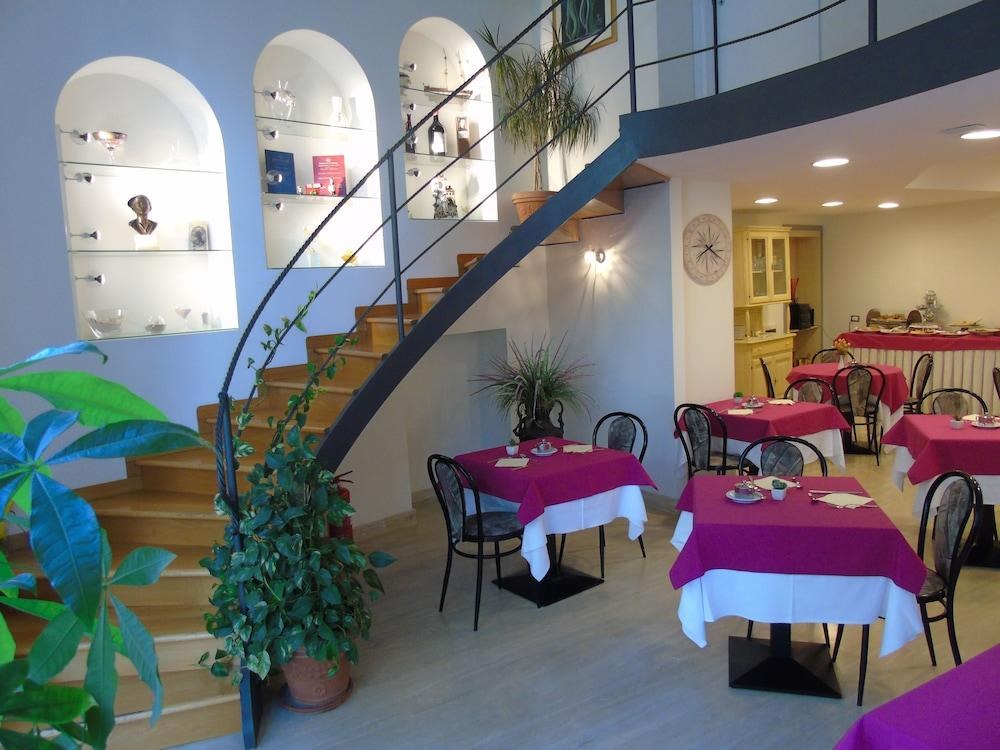 Savoia photo 3