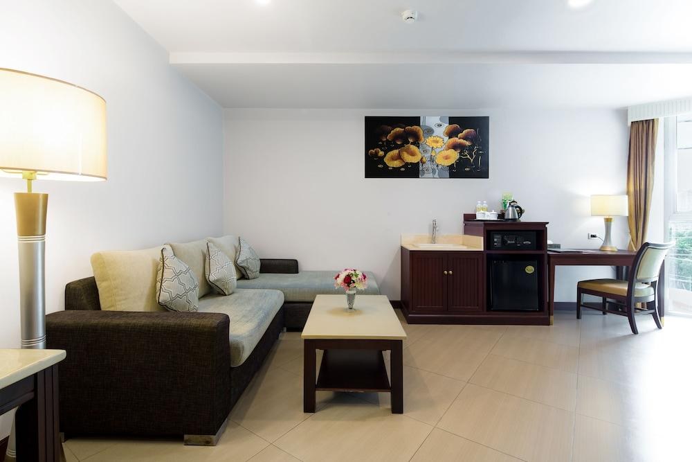 AIYARA GRAND HOTEL photo 2