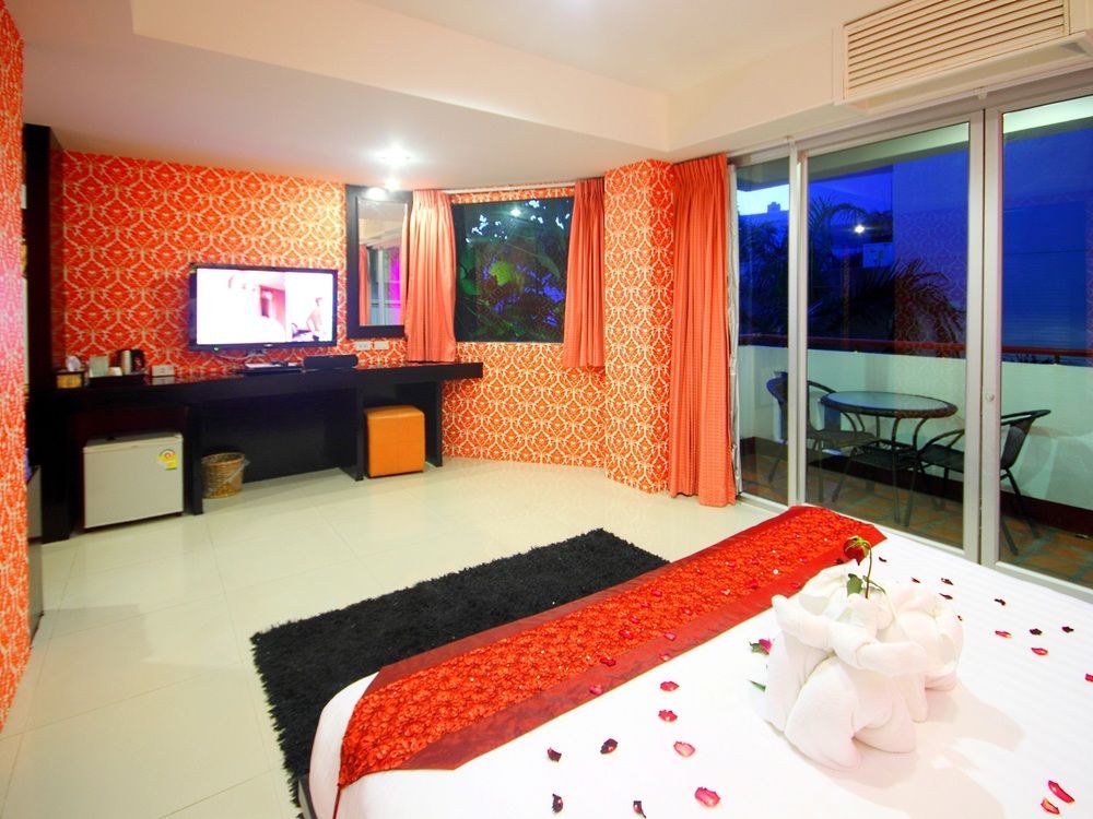 7Q Patong Beach Hotel photo 1