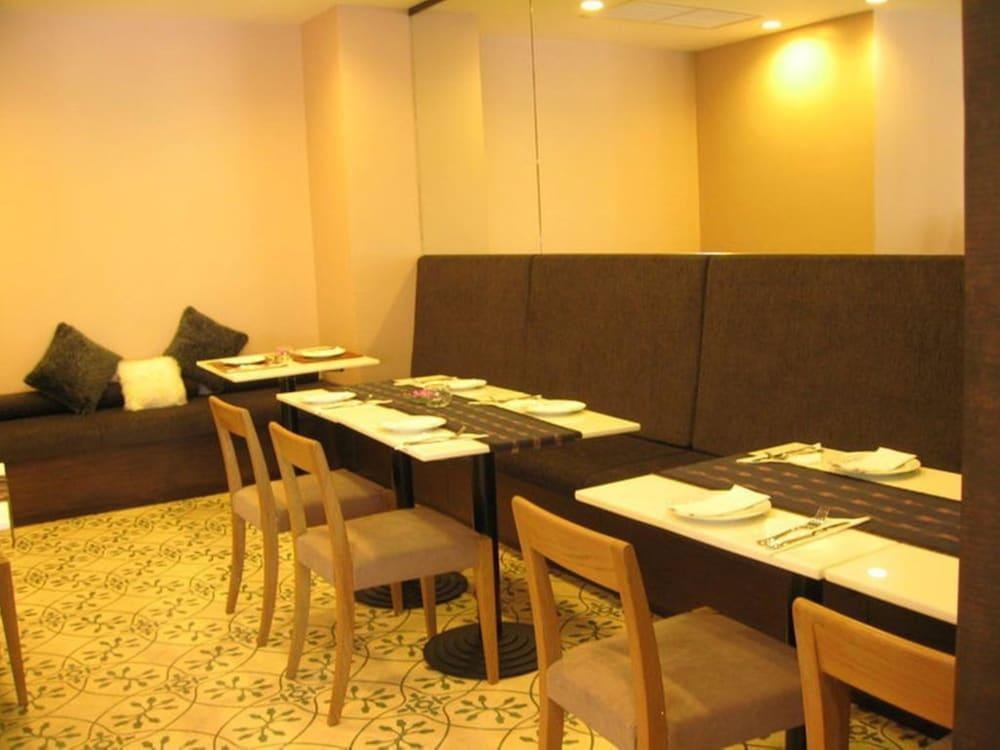 APHRODITE INN photo 4