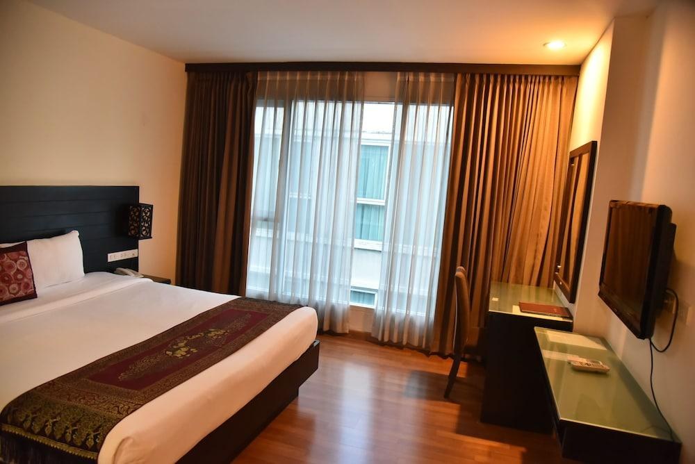 BOSS SUITES photo 3