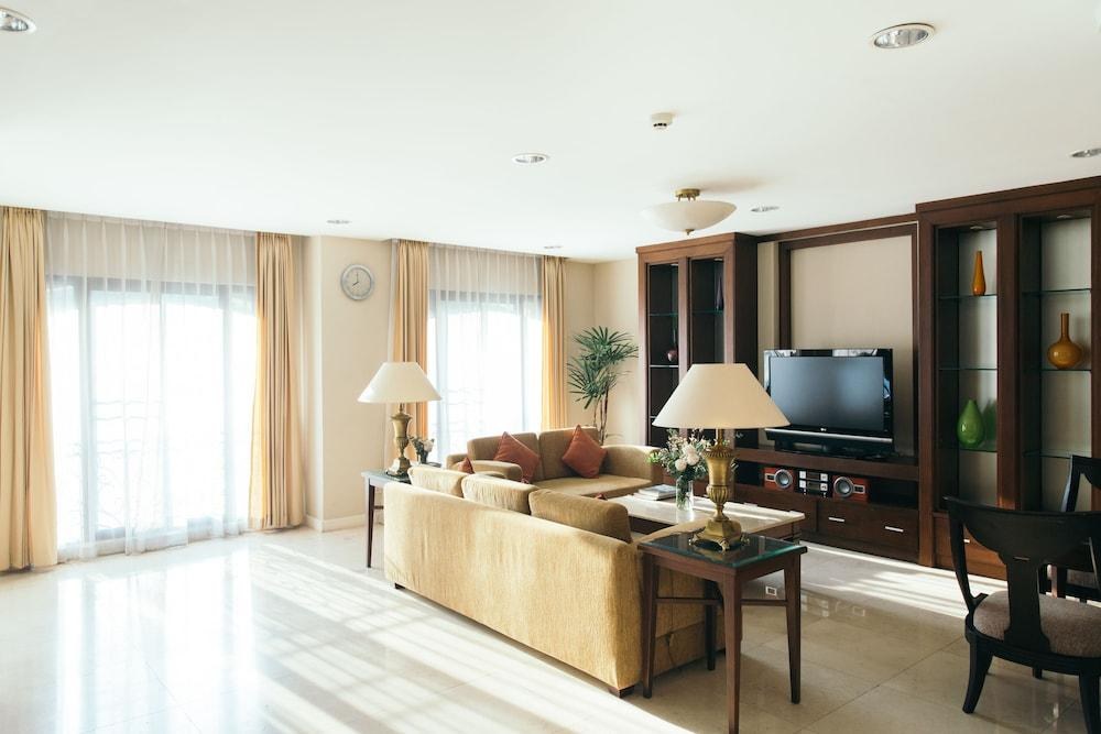 THOMSON RESIDENCE photo 4