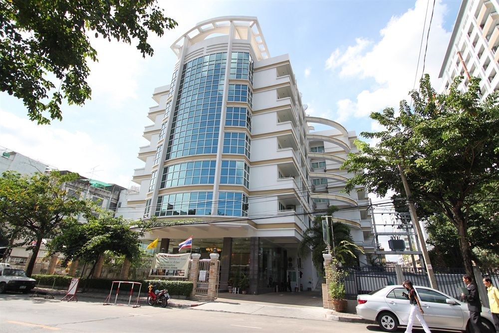 CNR HOUSE HOTEL