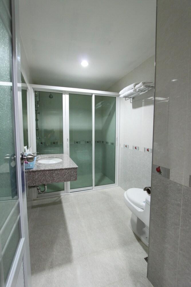 CNR HOUSE HOTEL photo 2