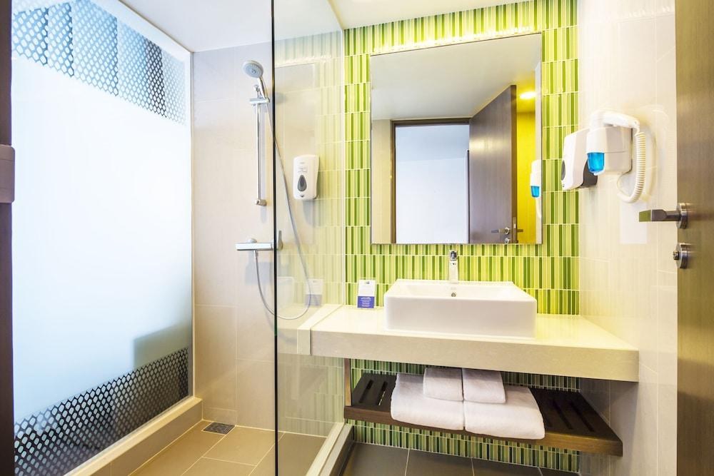 HOLIDAY INN EXPRESS BANGKOK SUKHUMVIT 11 photo 2