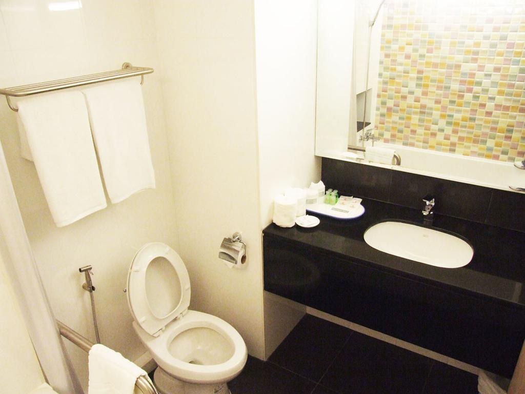 GRAND TOWER INN SATHON photo 2