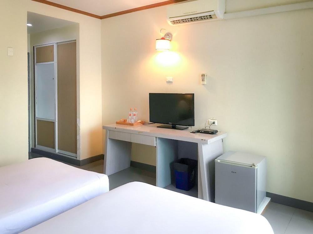 J TWO S HOTEL photo 4