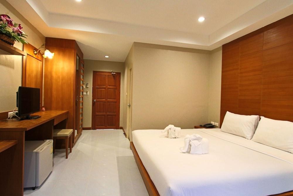 Good Nice Hotel Patong photo 1