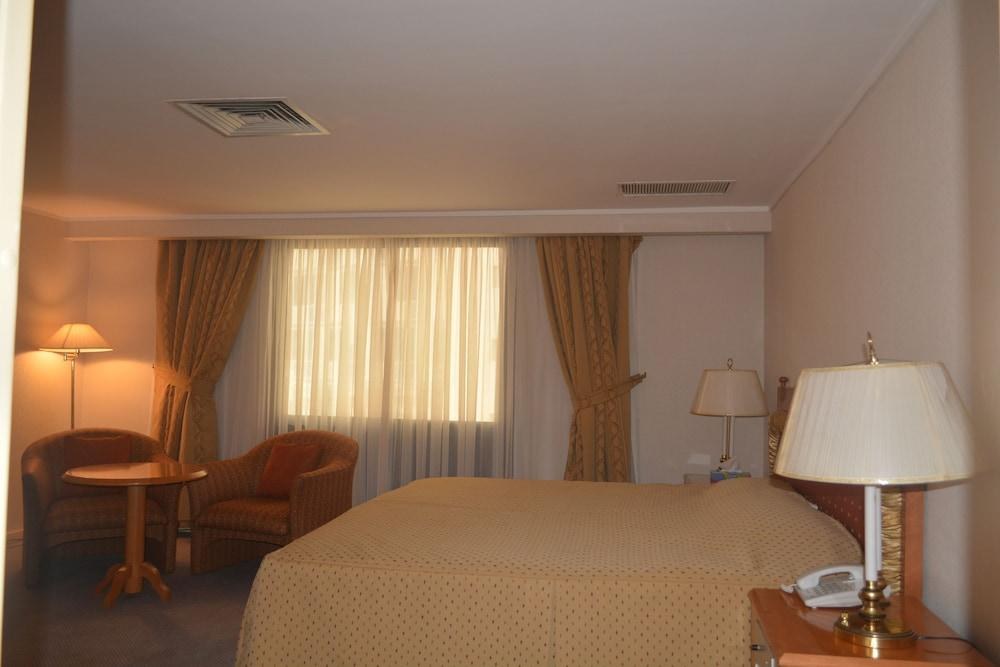 CARLTON TOWER HOTEL photo 2