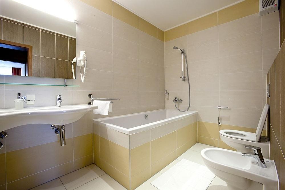 VIKTOR HOTEL BRATISLAVA photo 2