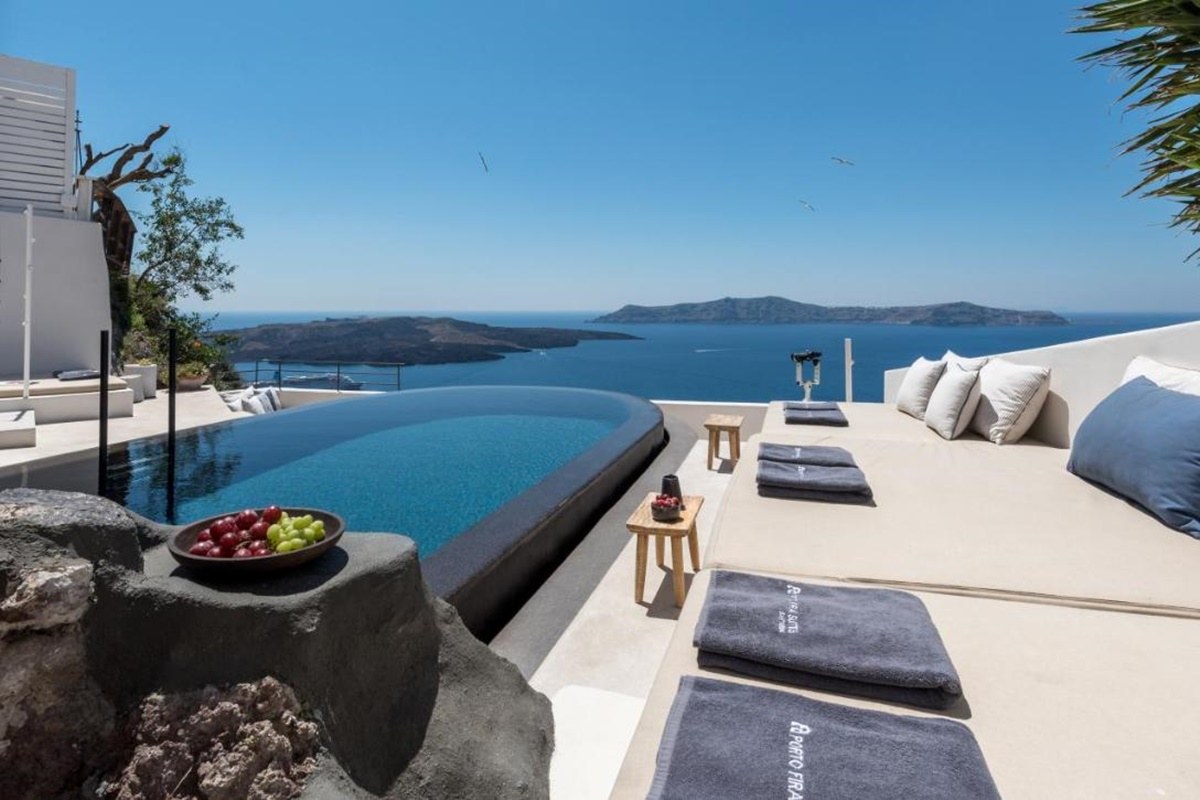 PORTO FIRA SUITES